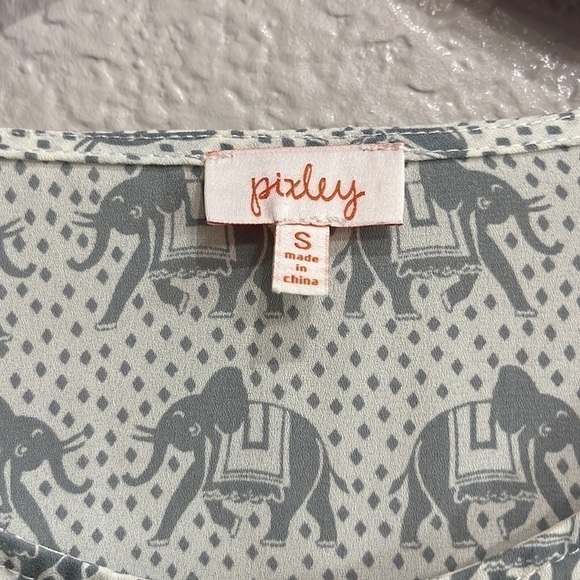 Pixley Stitch Fix Size S Gray White Elephant Print 3/4 Sleeve Roll Tab Blouse - Picture 4 of 10